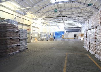 Parcheggio - Locale Commerciale via comolli
15, Arcisate - foto 8