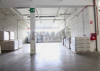 Parcheggio - Locale Commerciale via comolli
15, Arcisate - foto 11