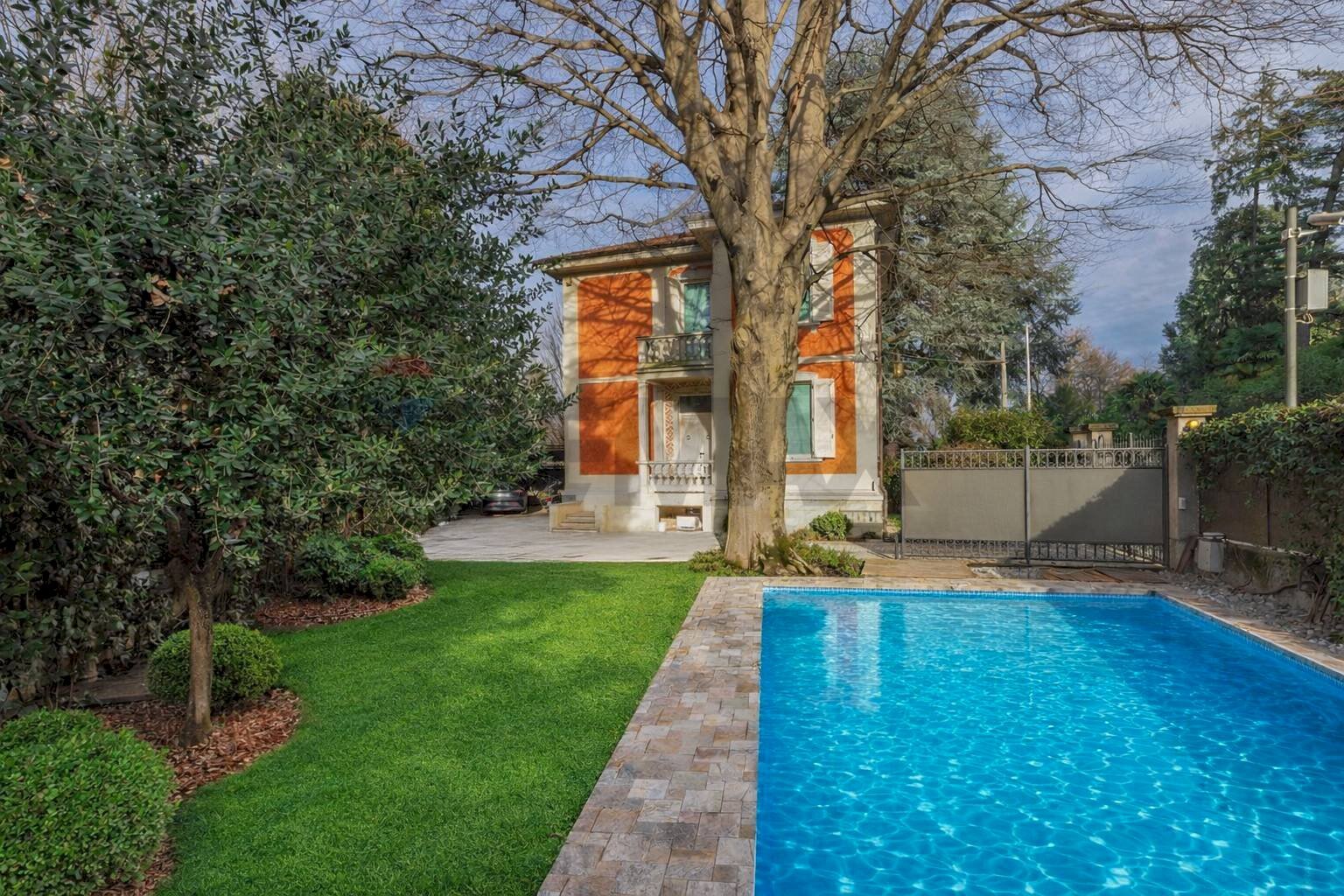 Piscina - Villa Viale Ippodromo
 
1, Varese - foto 1