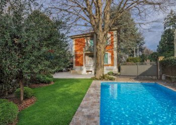 Piscina - Villa Viale Ippodromo
 
1, Varese - foto 1