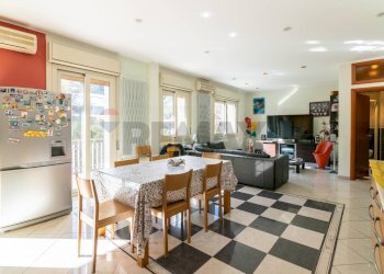 Sala da pranzo - Appartamento Via Pietro Castelli
 
69, Messina - foto 5