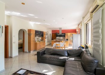 Sala da pranzo - Appartamento Via Pietro Castelli
 
69, Messina - foto 8