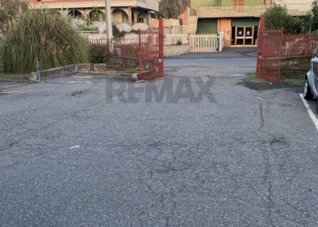 Casa all\'aperto - Magazzino via Marchese di Casalotto
 
54, Aci Sant'Antonio - foto 1