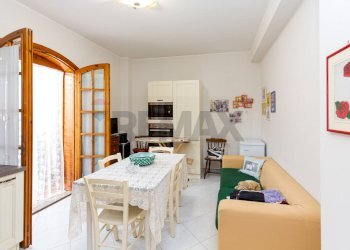 Sala da pranzo - Villa a Schiera via aldo moro
 
13, Aci Sant'Antonio - foto 5