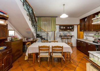 Sala da pranzo - Villa a Schiera via aldo moro
 
13, Aci Sant'Antonio - foto 20