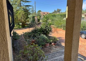 Giardino - Villa C.da Collegiata - Via dei Pini
 
10, Caltagirone - foto 25