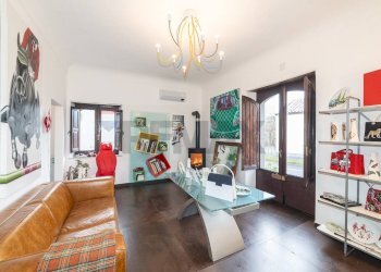 Soggiorno - Casa indipendente Viale Regina Margherita
 
112-114, Castiglione di Sicilia - foto 2