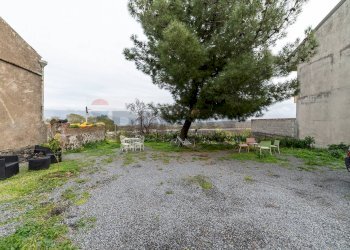 Giardino - Casa indipendente Viale Regina Margherita
 
112-114, Castiglione di Sicilia - foto 25