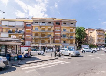 Edificio all\'aperto - Locale Commerciale Piazza Cuore Di Maria
snc, Catania - foto 15