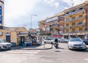 Edificio all\'aperto - Locale Commerciale Piazza Cuore Di Maria
snc, Catania - foto 16
