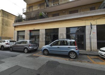 Edificio all\'aperto - Locale Commerciale Via Padova
 
39, Catania - foto 1