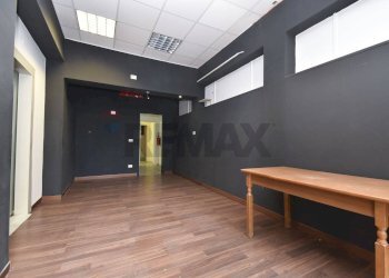 Stanza vuota - Locale Commerciale Via Padova
 
39, Catania - foto 6