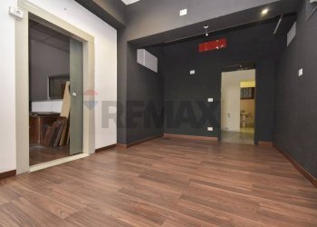 Stanza vuota - Locale Commerciale Via Padova
 
39, Catania - foto 7