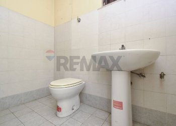 Bagno - Locale Commerciale Via Padova
 
39, Catania - foto 8