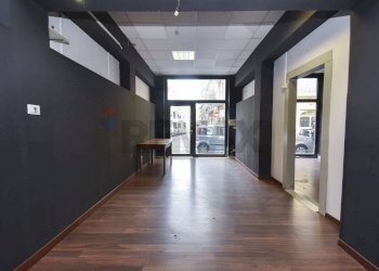 Ricezione / Lobby - Locale Commerciale Via Padova
 
39, Catania - foto 9