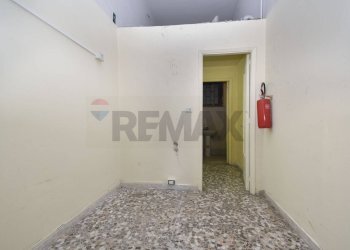 Stanza vuota - Locale Commerciale Via Padova
 
39, Catania - foto 10