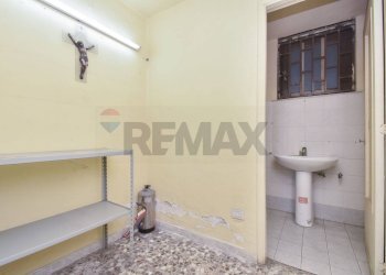 Bagno - Locale Commerciale Via Padova
 
39, Catania - foto 13