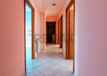 Hall / corridoio - Quadrilocale Via Finocchiari
 
95, Aci Catena - foto 2