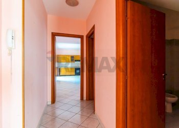 Hall / corridoio - Quadrilocale Via Finocchiari
 
95, Aci Catena - foto 11