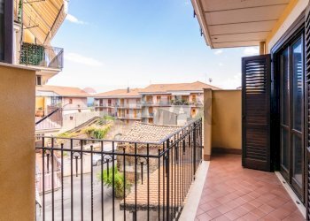 Balcone - Quadrilocale Via Finocchiari
 
95, Aci Catena - foto 14