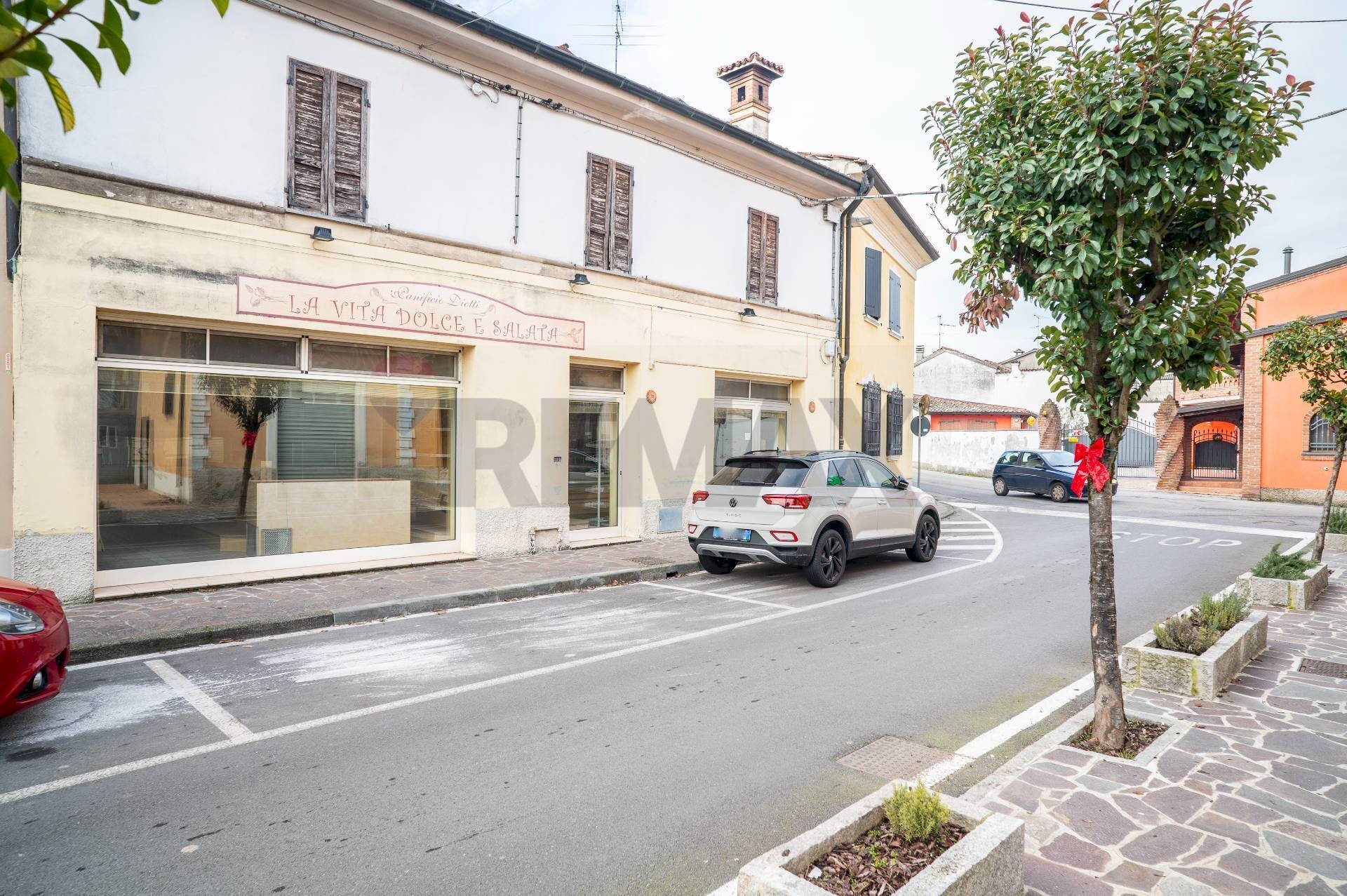 Edificio all\'aperto - Casa semi indipendente VIALE DELLA LIBERTA'
 
99, Martignana di Po - foto 1