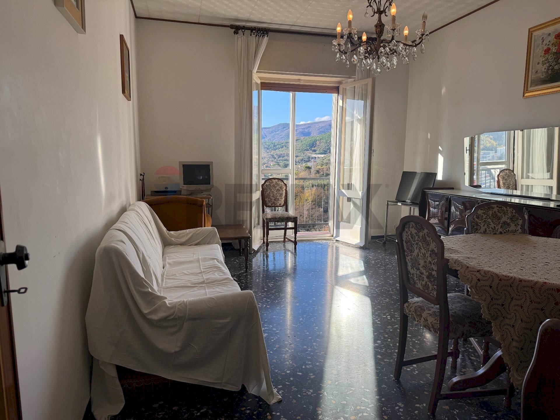 Sala da pranzo - Quadrilocale Via Tommaseo
 
37, Vado Ligure - foto 3