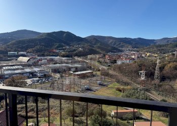 Vista delle montagne - Quadrilocale Via Tommaseo
 
37, Vado Ligure - foto 8