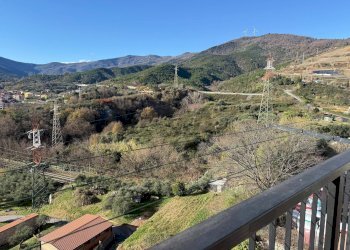 Vista delle montagne - Quadrilocale Via Tommaseo
 
37, Vado Ligure - foto 10