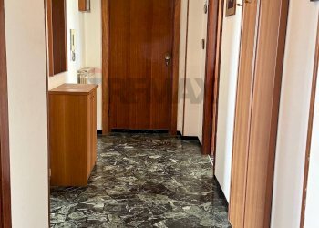 Hall / corridoio - Quadrilocale Via Tommaseo
 
37, Vado Ligure - foto 21