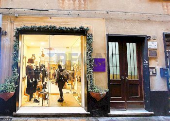 Edificio all\'aperto - Locale Commerciale via sant'Ambrogio
 
30, Varazze - foto 1