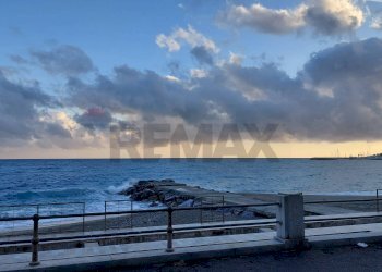 Vista dell\'acqua - Locale Commerciale via sant'Ambrogio
 
30, Varazze - foto 14