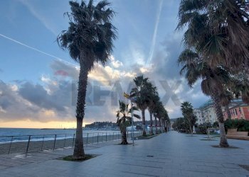 Vista dell\'acqua - Locale Commerciale via sant'Ambrogio
 
30, Varazze - foto 16