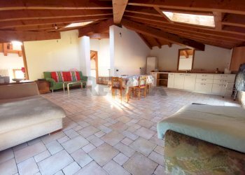 Sala da pranzo - Trilocale BRUGHIERA
 
61, Villa d'Almè - foto 1