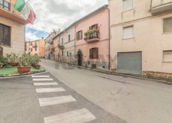 Edificio all\'aperto - Quadrilocale Via Roma
 
6, Ischia di Castro - foto 3