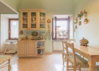 Sala da pranzo - Quadrilocale Via Roma
 
6, Ischia di Castro - foto 18