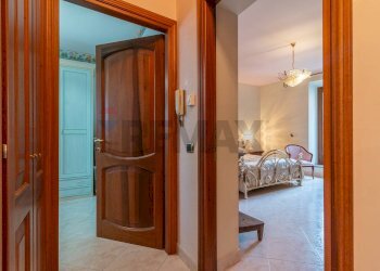 Hall / corridoio - Quadrilocale Via Roma
 
6, Ischia di Castro - foto 32