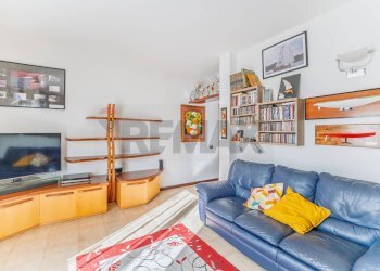 Soggiorno - Trilocale VIA UGO FOSCOLO
 
23, Cassano Magnago - foto 1