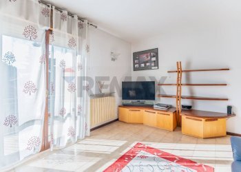 Soggiorno - Trilocale VIA UGO FOSCOLO
 
23, Cassano Magnago - foto 8