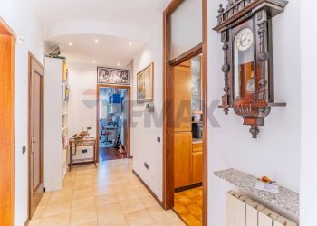 Hall / corridoio - Trilocale VIA UGO FOSCOLO
 
23, Cassano Magnago - foto 16