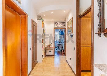 Hall / corridoio - Trilocale VIA UGO FOSCOLO
 
23, Cassano Magnago - foto 17