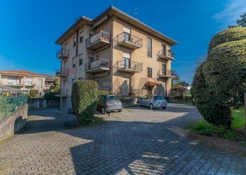 Edificio all\'aperto - Trilocale VIA UGO FOSCOLO
 
23, Cassano Magnago - foto 32