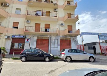 Edificio all\'aperto - Locale Commerciale Via Oreto
 
311, Palermo - foto 2