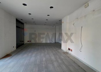 Stanza vuota - Locale Commerciale Via Oreto
 
311, Palermo - foto 10