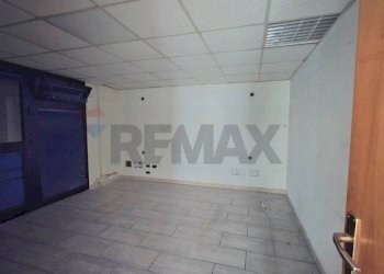 Stanza vuota - Locale Commerciale Via Oreto
 
311, Palermo - foto 16