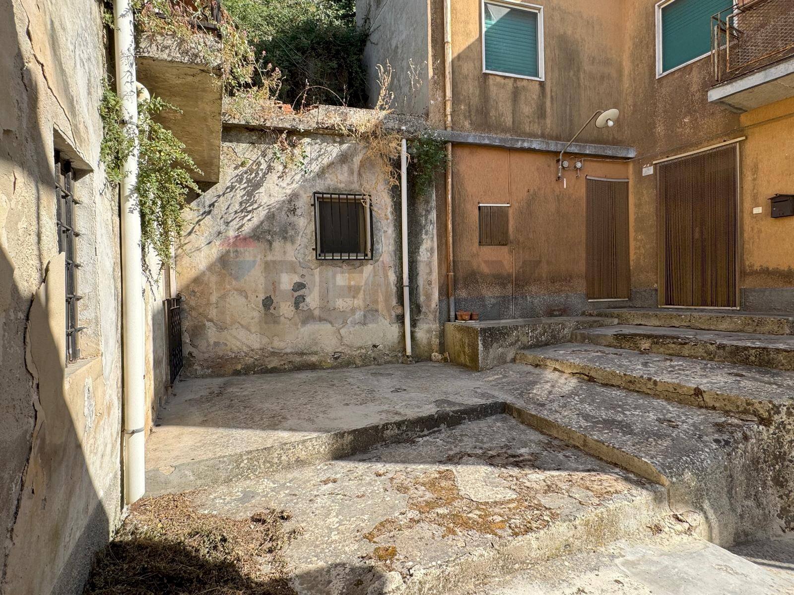 Cortile - Casa indipendente Vico Pio
 
10, Modica - foto 3