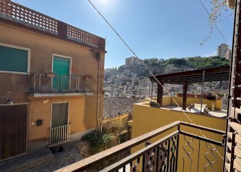 Balcone - Casa indipendente Vico Pio
 
10, Modica - foto 1