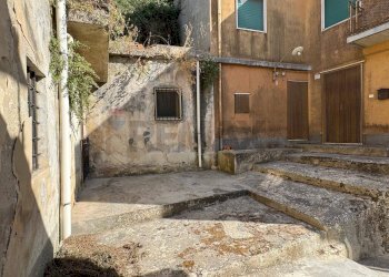 Cortile - Casa indipendente Vico Pio
 
10, Modica - foto 3