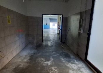 Hall / corridoio - Locale Commerciale via Luigi Marsano
21, Vittoria - foto 6