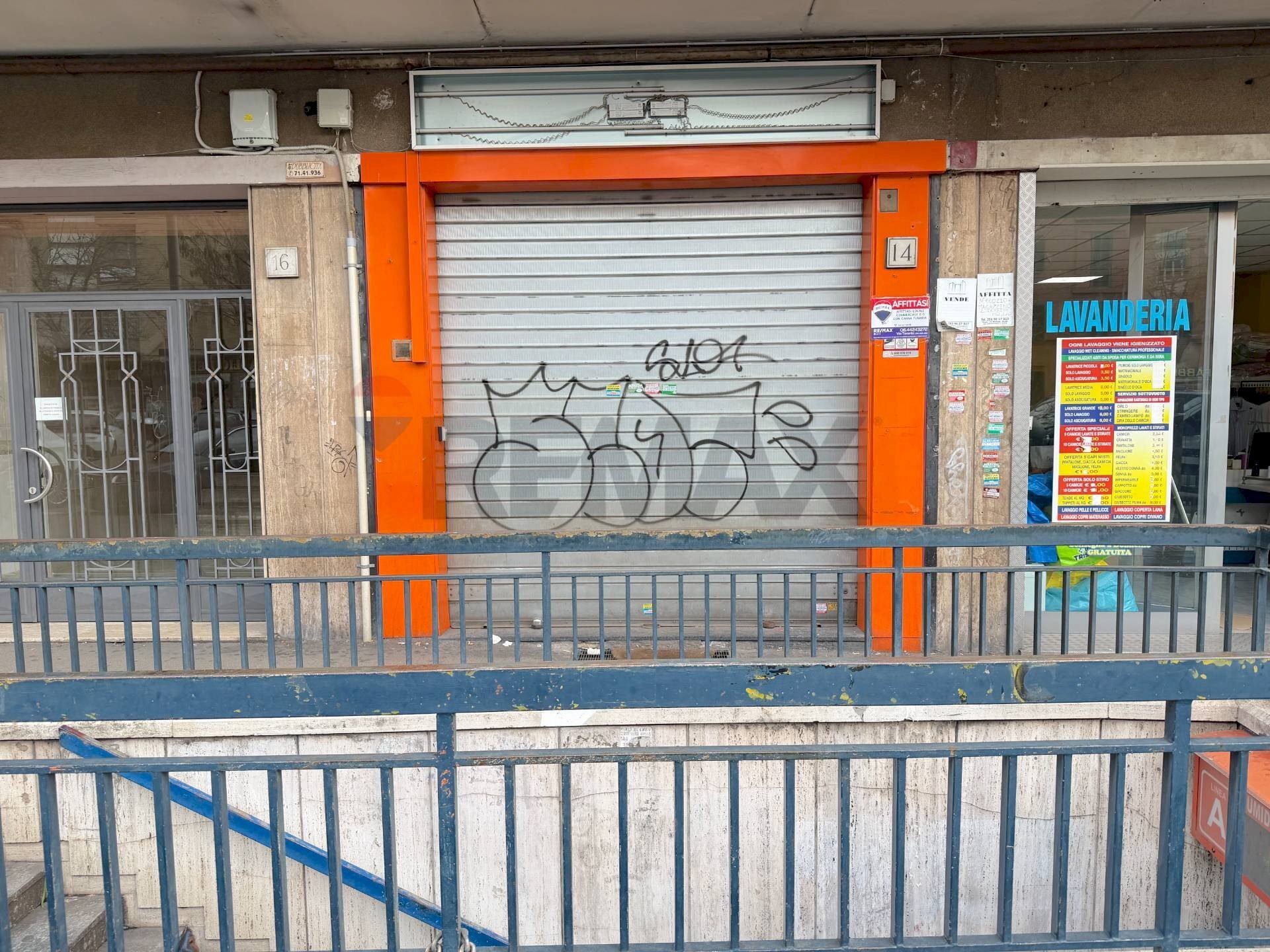 Edificio all\'aperto - Locale Commerciale Via Scribonio Curione, Roma - foto 1