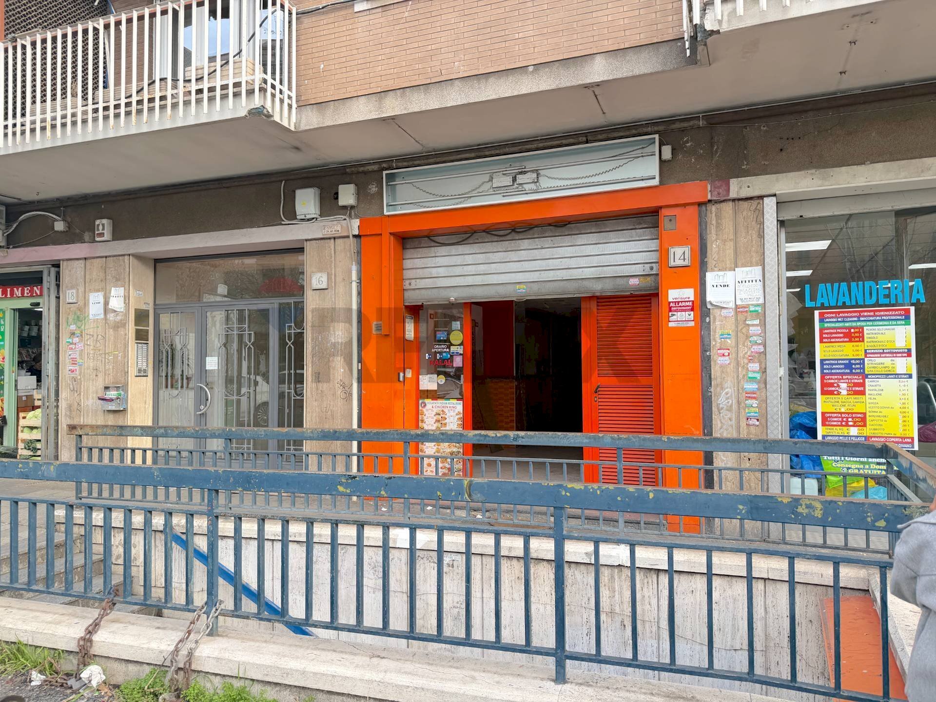 Edificio all\'aperto - Locale Commerciale Via Scribonio Curione, Roma - foto 2